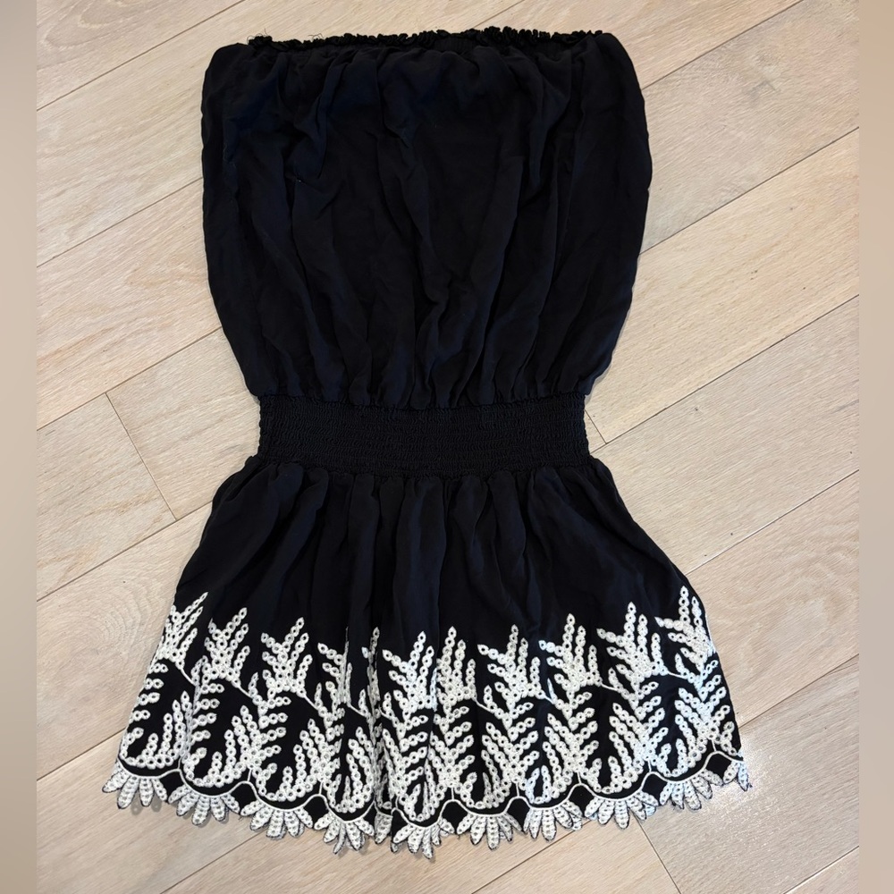 Ramy Brook black & white halter mini. Perfect for day/night or beach!!! Size L.